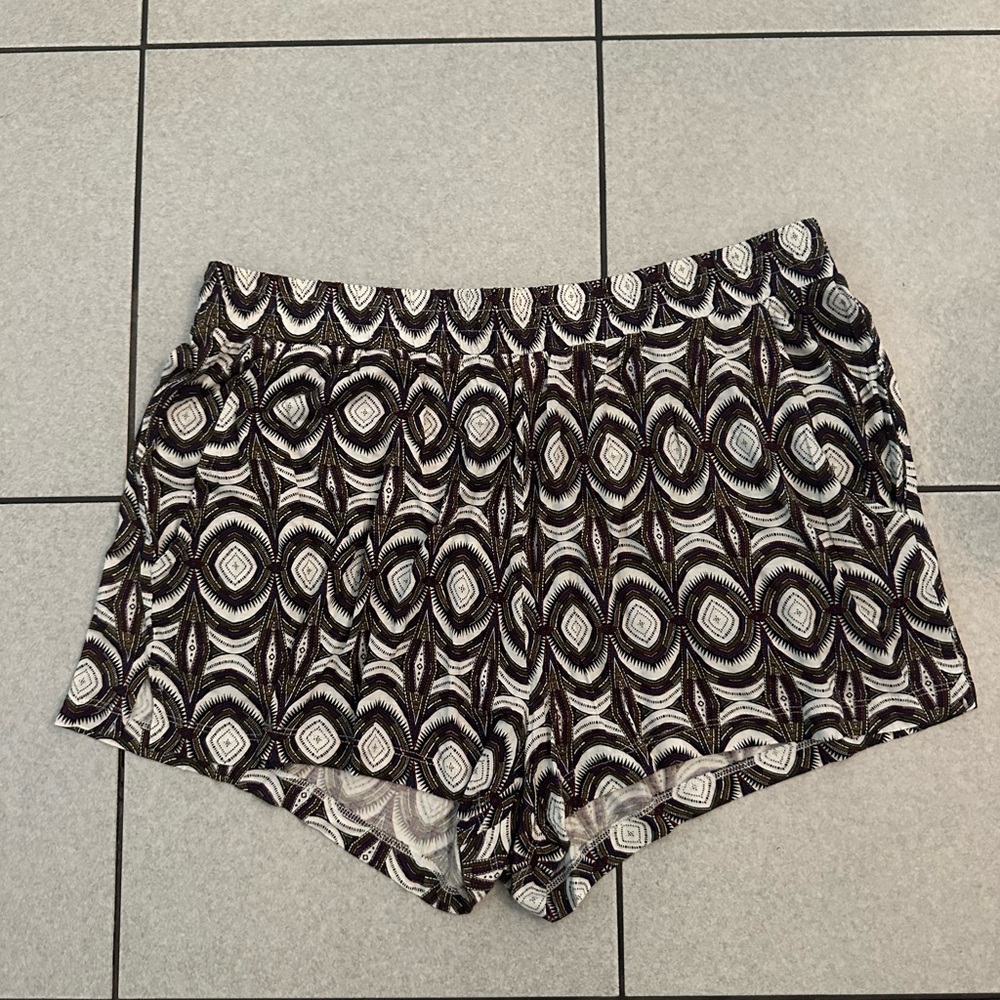 H&M - patterned shorts